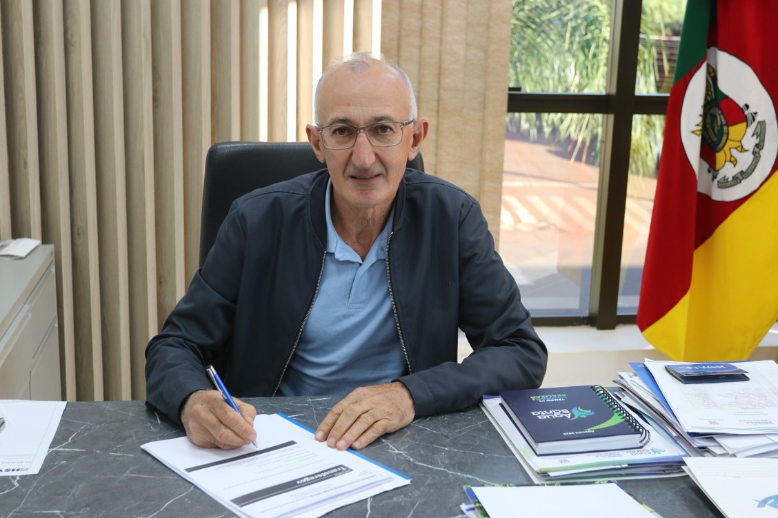 Vice-prefeito assume comando temporário do município